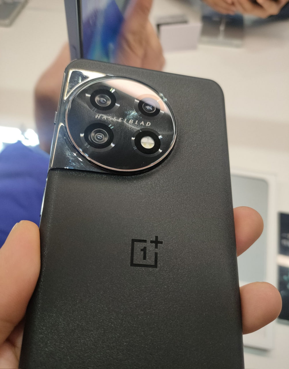 OnePlus 11 hands-on images design