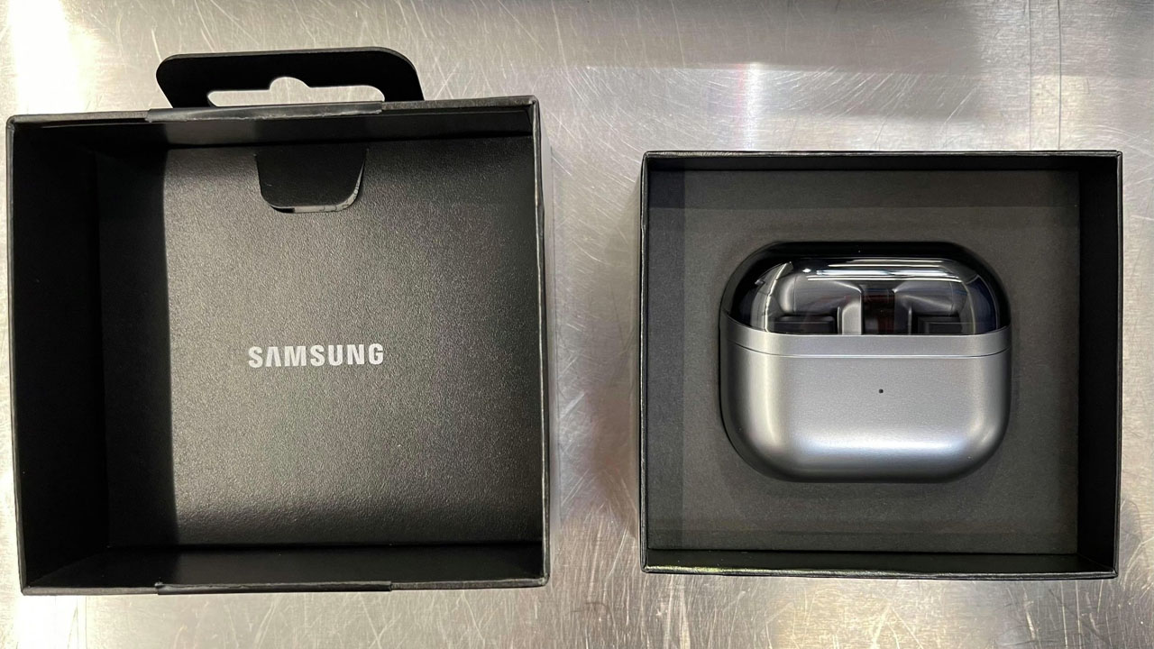 Galaxy Buds 3 Pro live images  